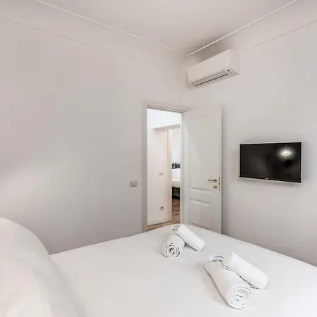 3 Bedroom Via Genova Monti Area Roma