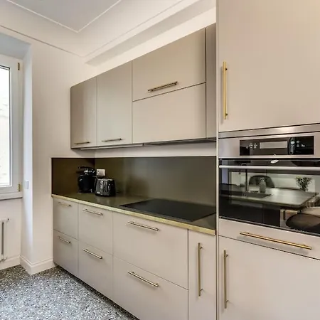 شقة 3 Bedroom Via Genova Monti Area *