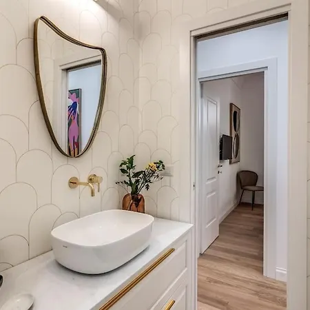 3 Bedroom Via Genova Monti Area *