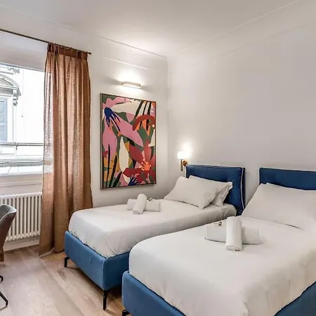 شقة 3 Bedroom Via Genova Monti Area *
